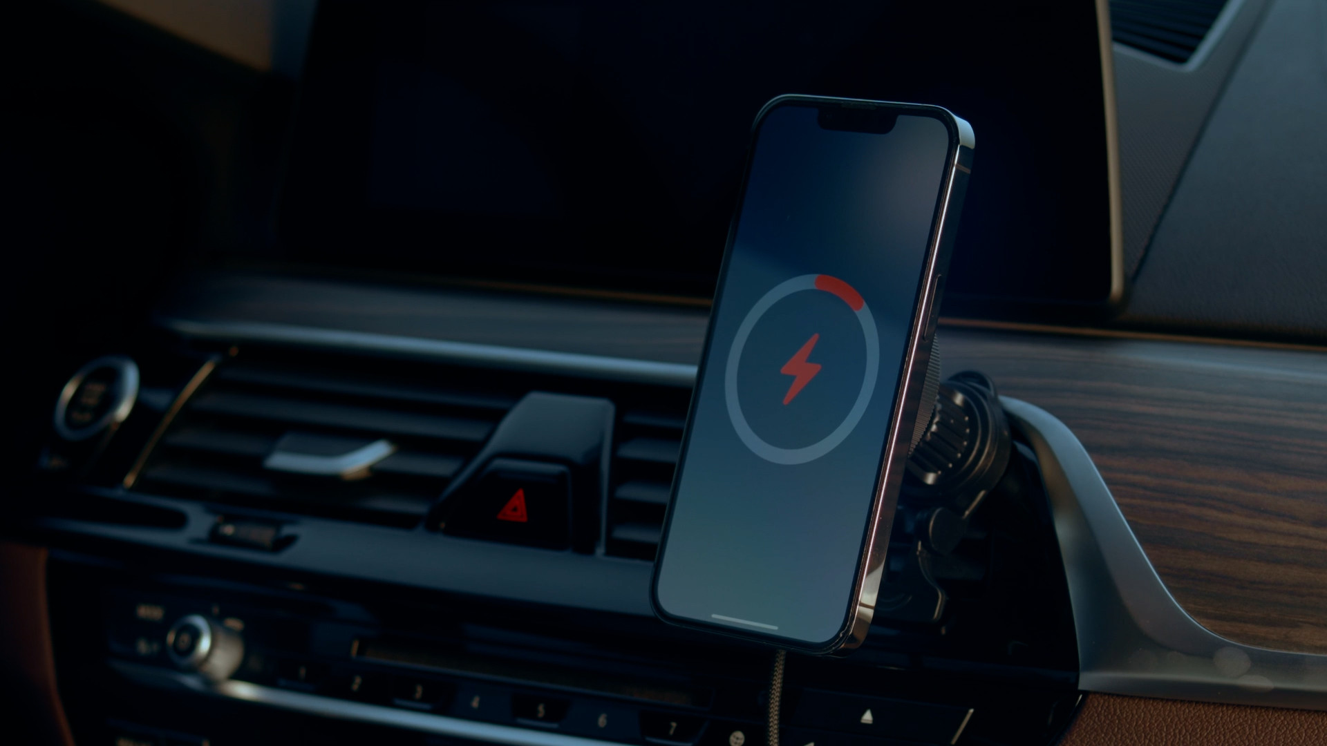 Почему ваш телефон не заряжается в машине? Всё о правильном выборе зарядки